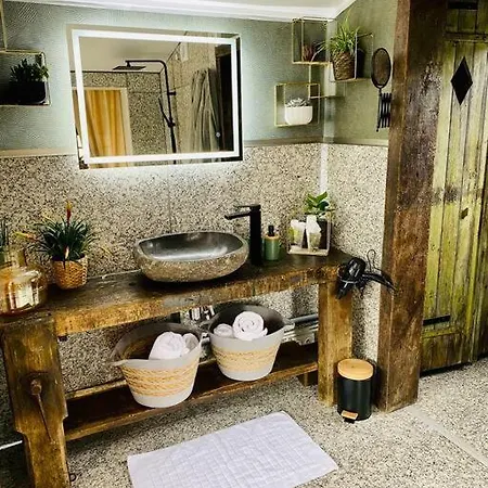 Cottage, Lodge & Spa Prouilly Buitenkant foto