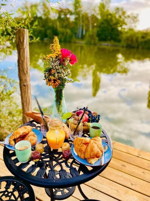Cottage, &